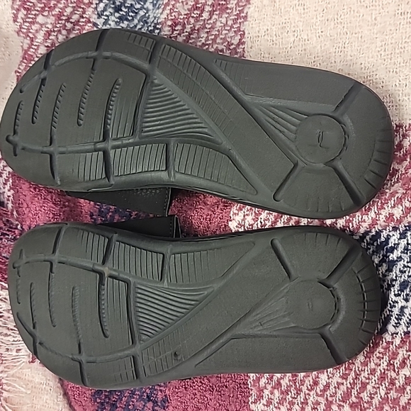 Under Armour Slides size 5 - Picture 4 of 4